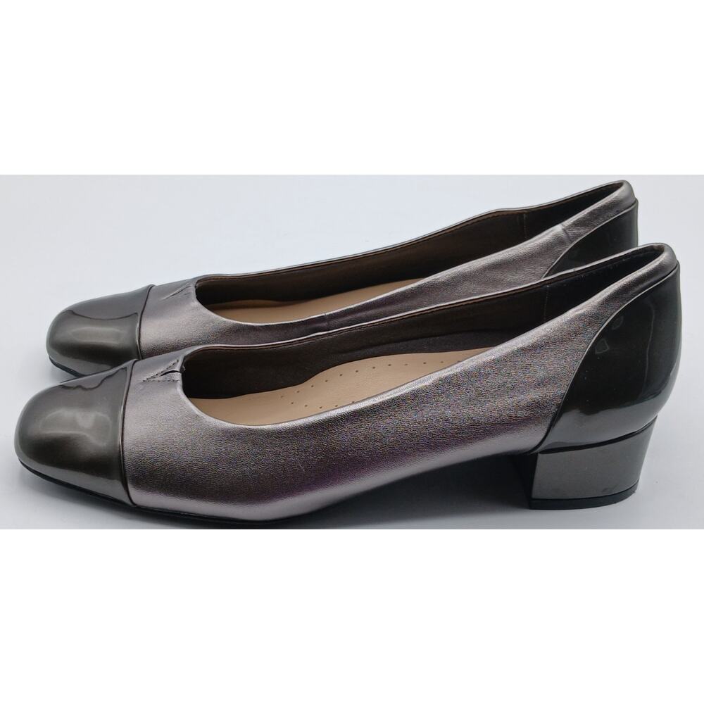 NWOT Women's Pewter Trotters Dress Shoes. Size 11.